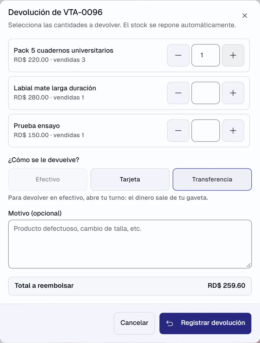 Diálogo «Devolución de VTA-…» con los productos de la venta, los botones menos y más para elegir cuántos se devuelven, «¿Cómo se le devuelve?», «Motivo (opcional)» y «Total a reembolsar».